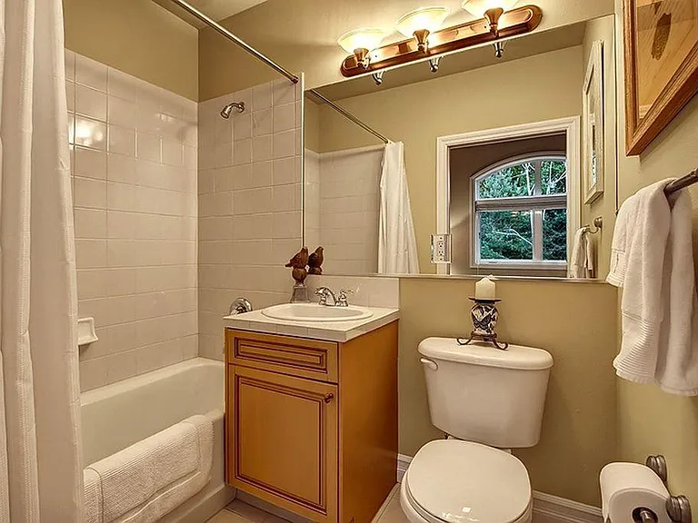 zillow_second_bedroom_bath