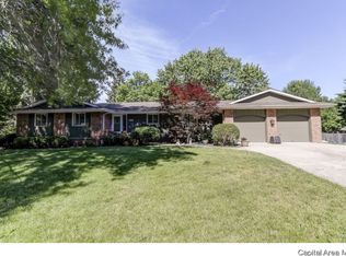 131 Twin Oaks Dr, Rochester, IL 62563