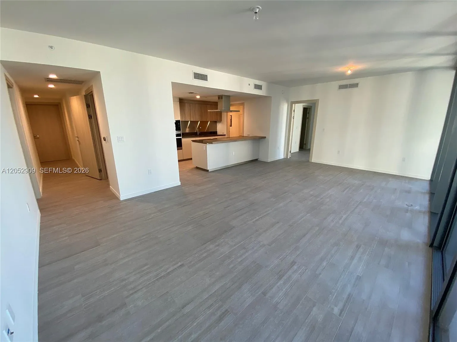 2 bed, 2.5 bath, 1369 sqft, $7,750 — Photo 2