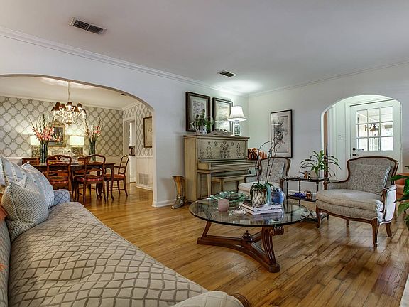 5th image of 115 W Fair Oaks Pl