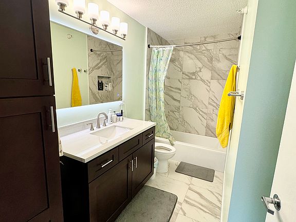 5th image of 2 E Erie St APT 1908