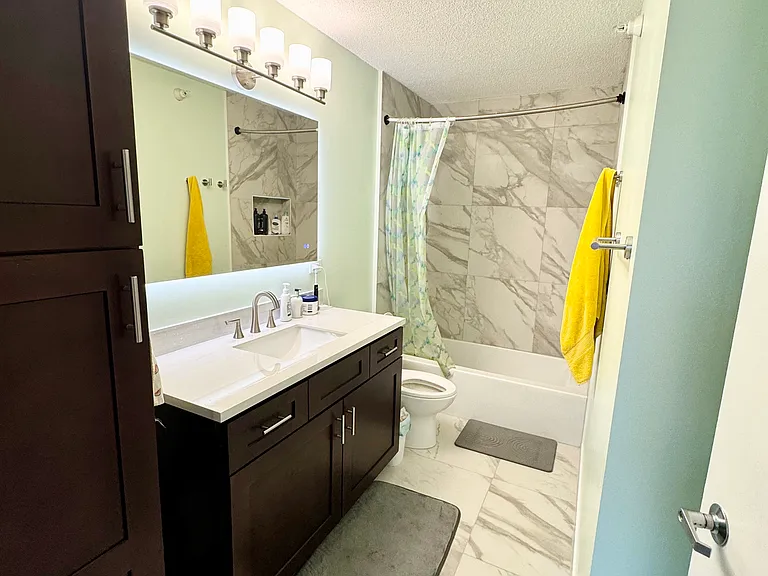 2 E Erie St #1908 — Photo 5