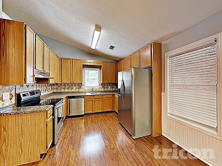 726 Westbury Dr — Photo 6
