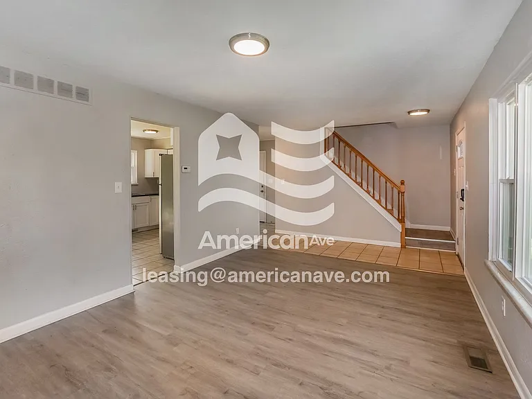 989940_003_living_room_13911956.jpg