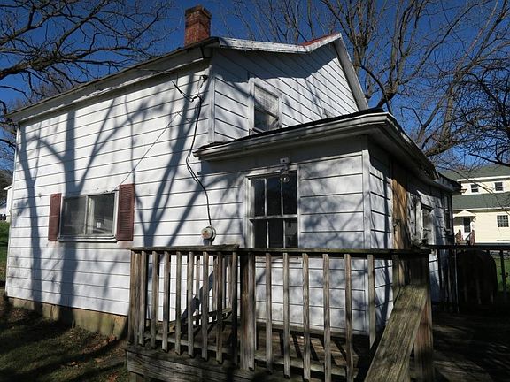 2nd image of 1619 18th St NE