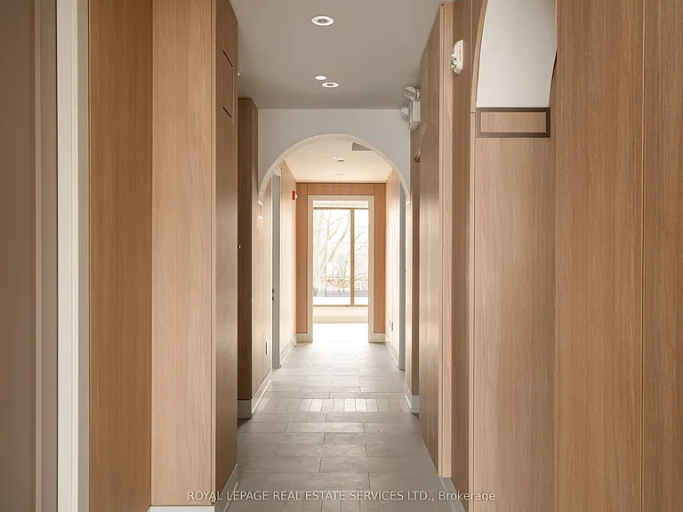 32 Rowanwood Ave #4 — Photo 36