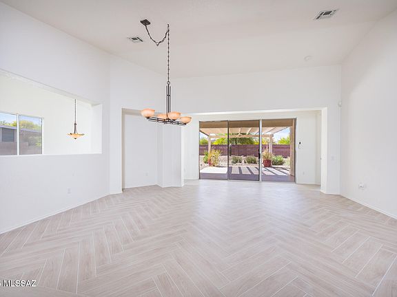 3rd image of 9387 N Sombrero Canyon Dr