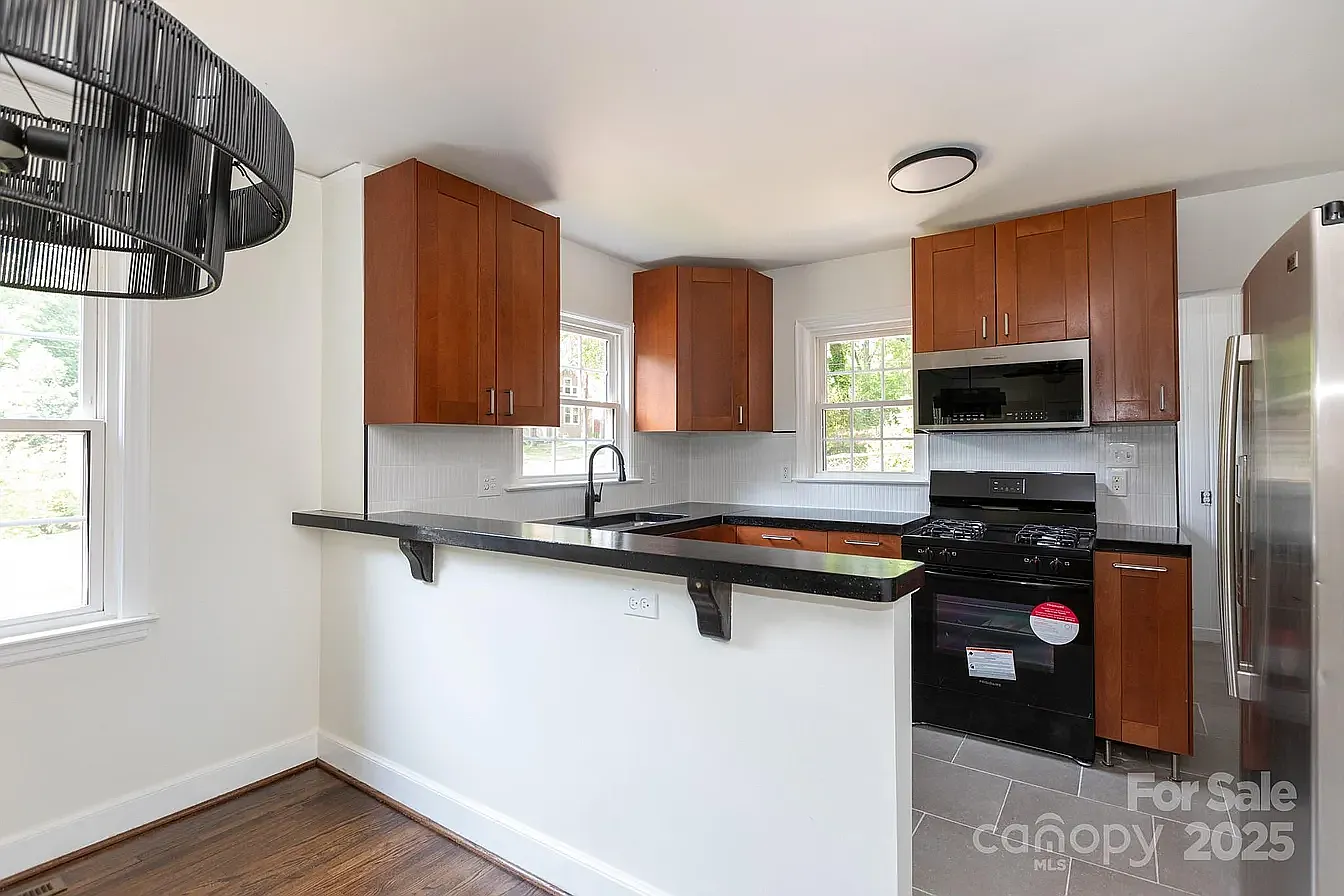 2 bed, 992 sqft, $2,000 — Photo 2