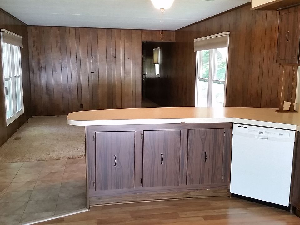 1st image of 302 Adams Dr