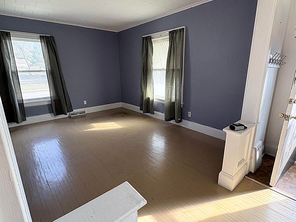 3rd image of 815 W 4th St