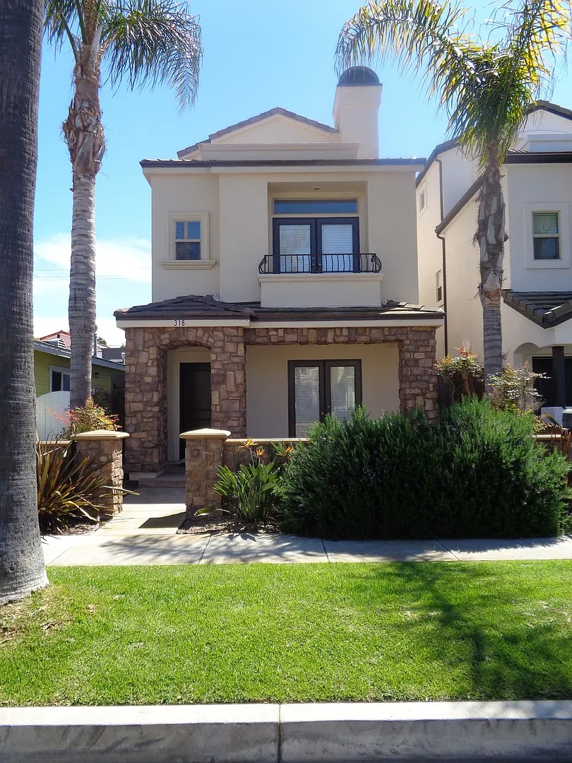 Custom 3 bedroom home 3 blocks form the ocean 5 blocks from downtown with Air Conditioning — Photo 1