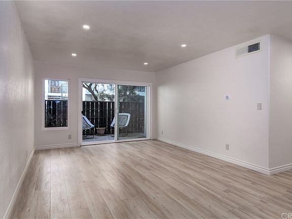 5th image of 18645 Hatteras St Unit 304
