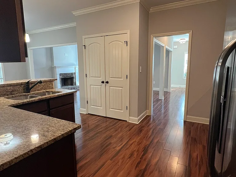 1071 Middleton Ln — Photo 20