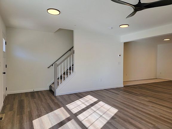 3rd image of 19 Pacific Blvd