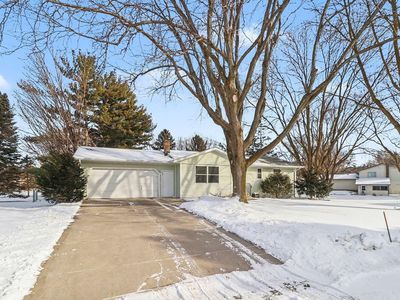 211 Meadow Ln, New Prague, MN, 56071