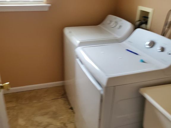 4th image of 27 Lincoln Dr