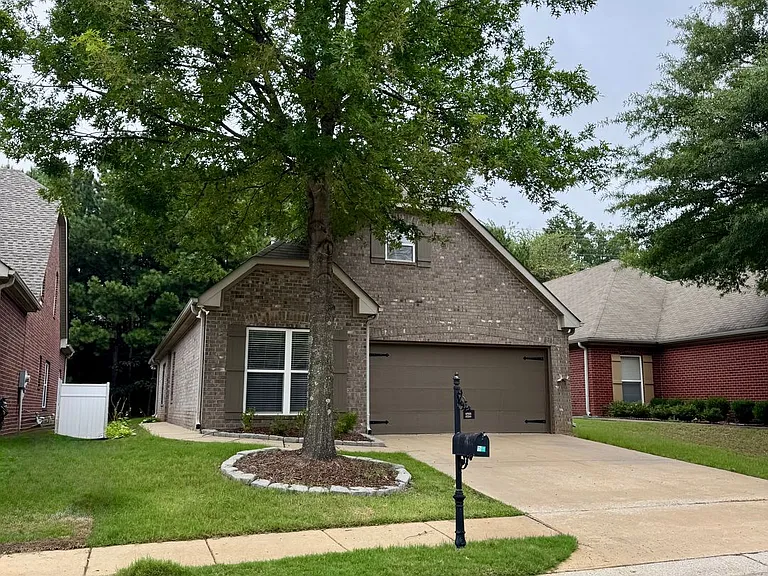 2722 Oxmoor Way — Photo 3