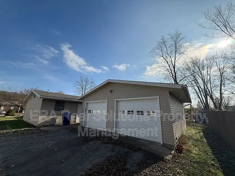 3 bed, 2.0 bath, $1,650 — Photo 2