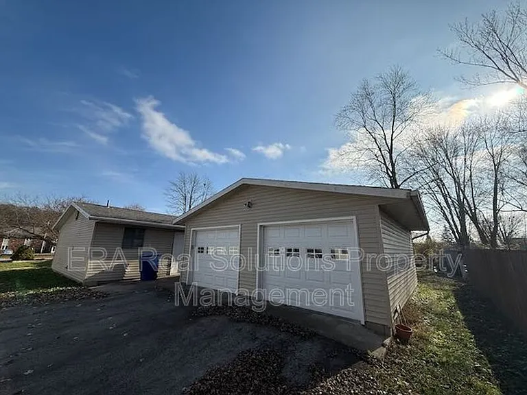 93 Georgetown Dr — Photo 2