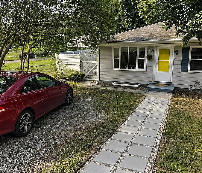 804 Raymond Rd — Photo 1