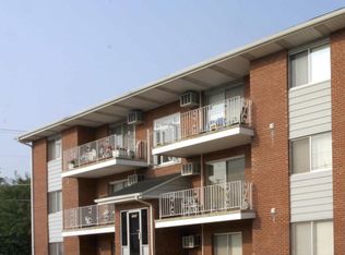 18509 School St #3C, Lansing, IL 60438