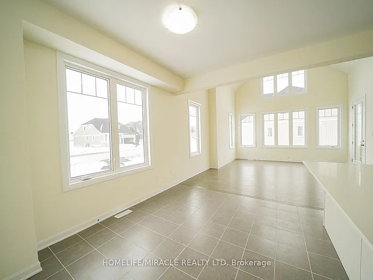 33 Country Club Dr — Photo 4