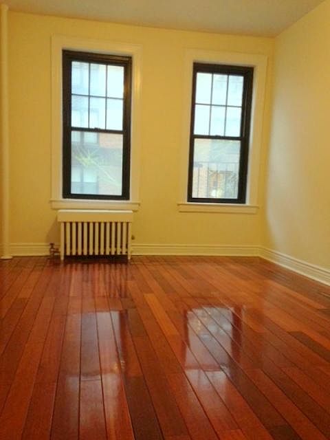 2nd image of 210 W 10th St Frnt 2