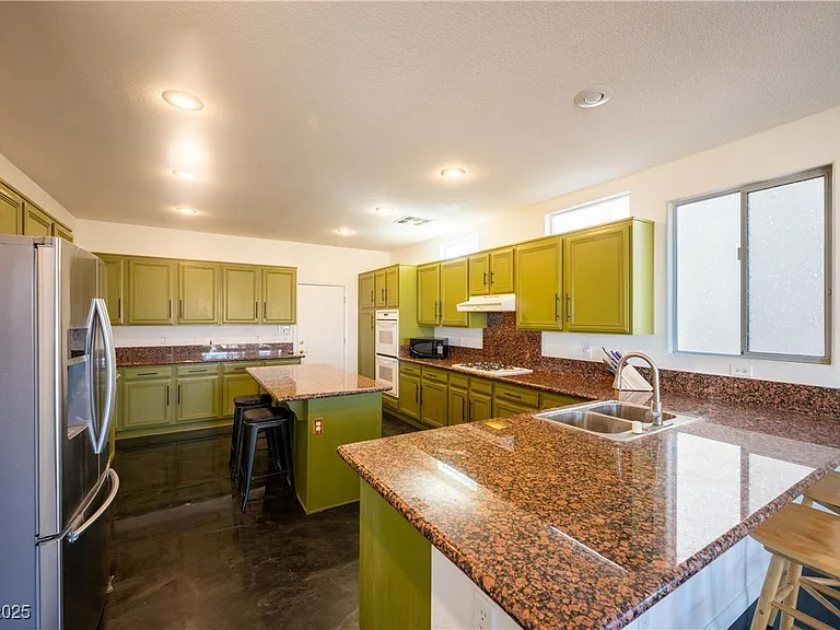 359 Hoskins Ct — Photo 13