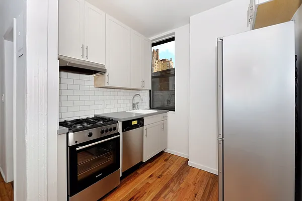 Rented by Aether Property Group | media 8