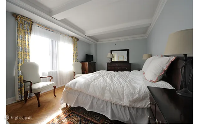 Rented by Douglas Elliman | media 23