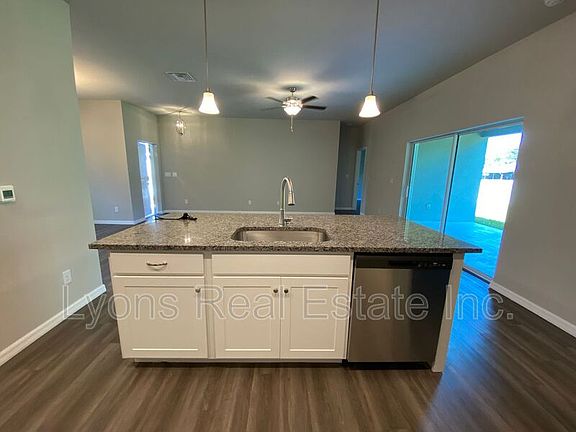 4th image of 21040 Evanston Ave