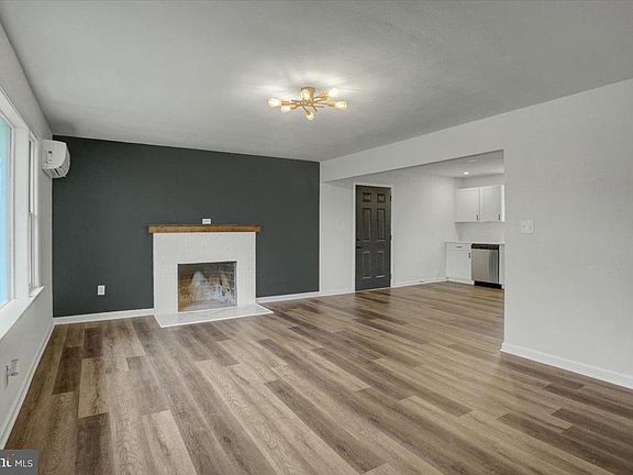 4th image of 1095 Cider Press Rd