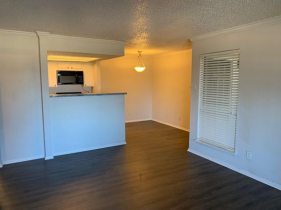 4th image of 2319 Fair Oaks Dr APT 1094