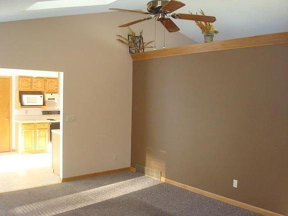 4th image of 3513 Applewood Ln
