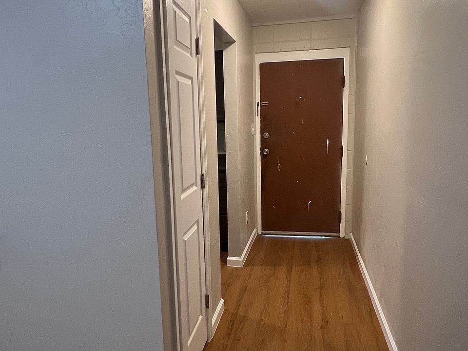 entry way/hall