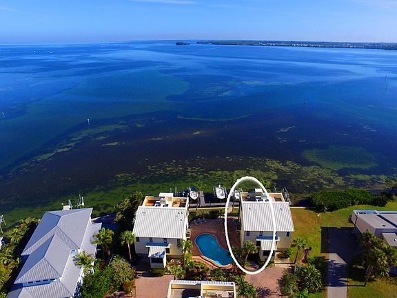 Easy access to pool and boat