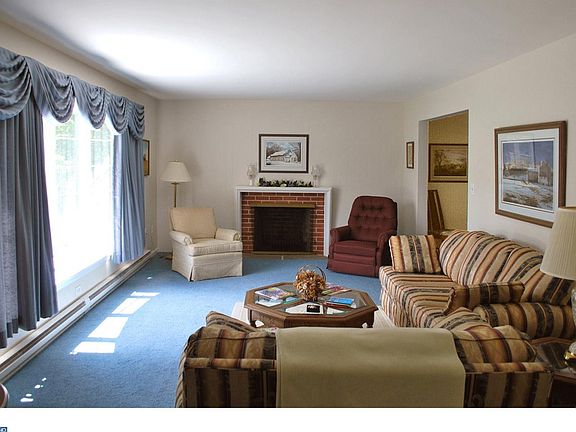 2nd image of 112 Sycamore Ln