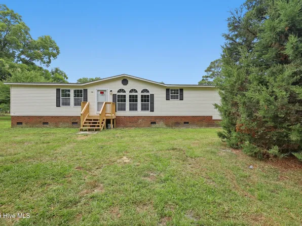 107 W Robertson Street, Beulaville, NC 28518