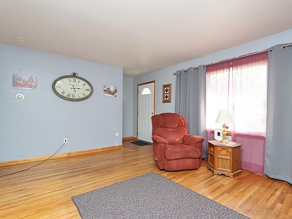 3rd image of 395 Auburn St