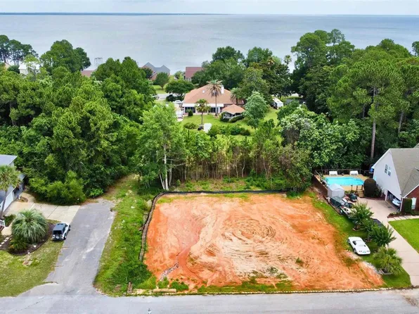 3878 Captains Ct, Gulf Breeze, FL 32563