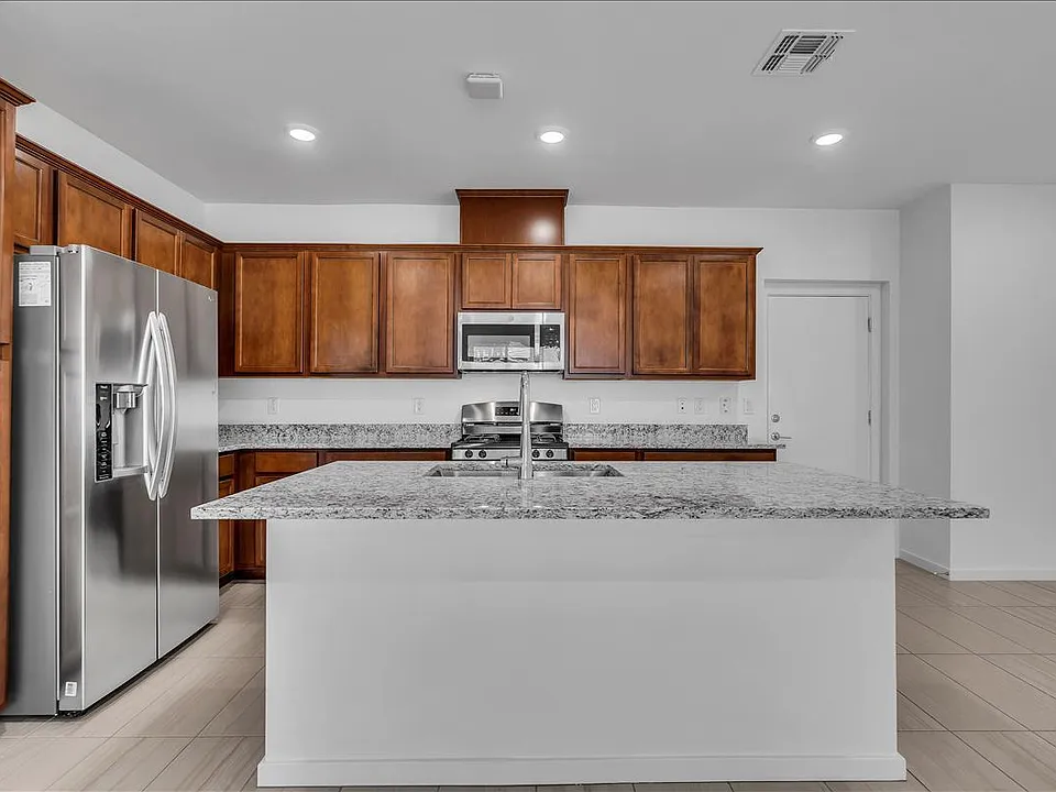 760 E Doral Ave #101