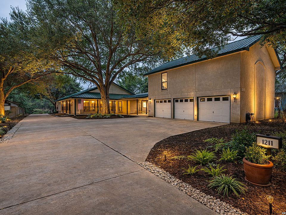 1st image of 1211 Alamo