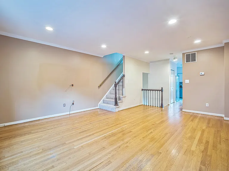 948 S Rolfe St — Photo 2