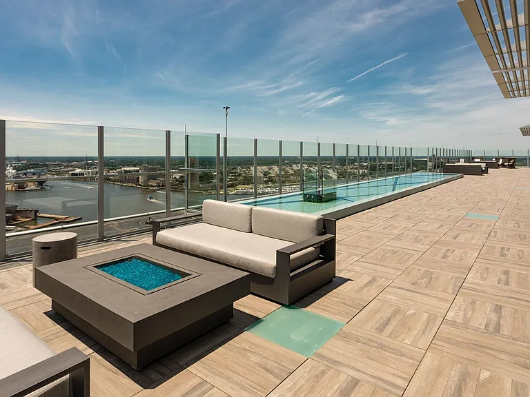 Icon Norfolk Apartments — Photo 24