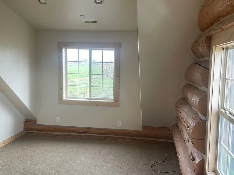 1084 E Moody Rd — Photo 24