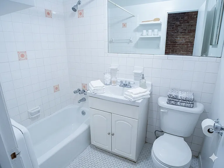 40 E 12th St #6B — Photo 3