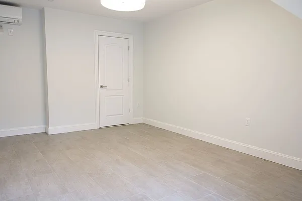 Rented by Grand & Co. | media 27