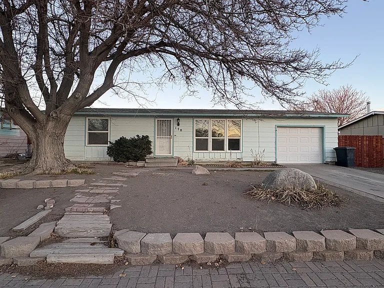170 Willow Dr — Photo 1
