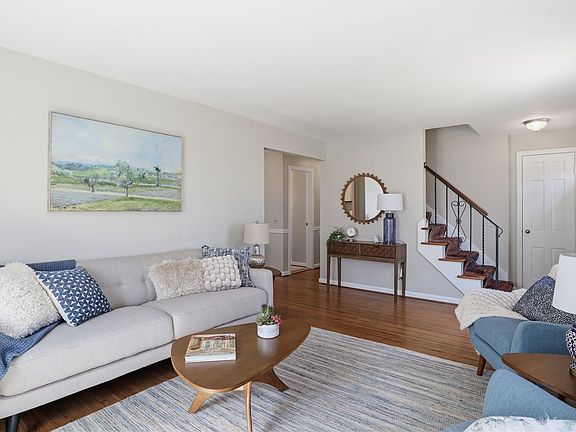 4th image of 37 Oakmount Dr