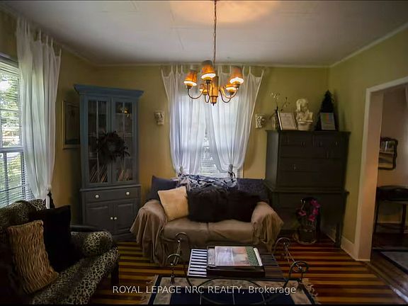 3rd image of 156 Mary St